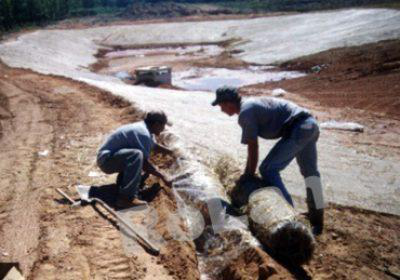 Temporary soil erosion control straw blanket